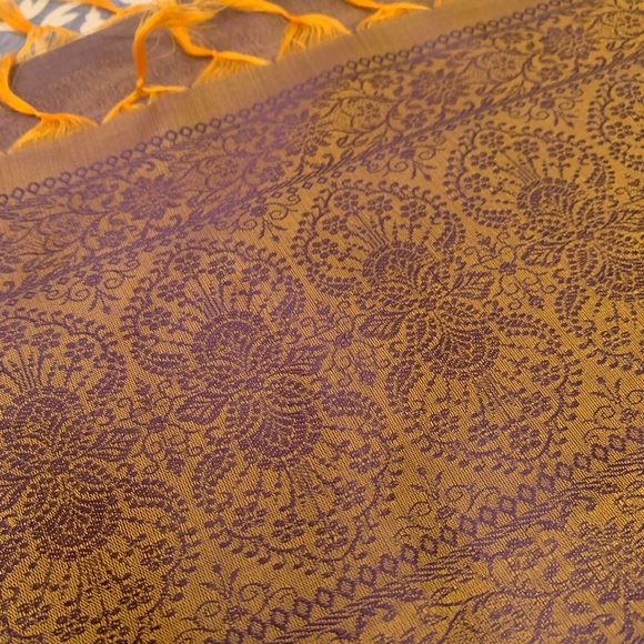 Beautiful Handspun scarf 🧣 purple and yellow - Picture 2 of 7